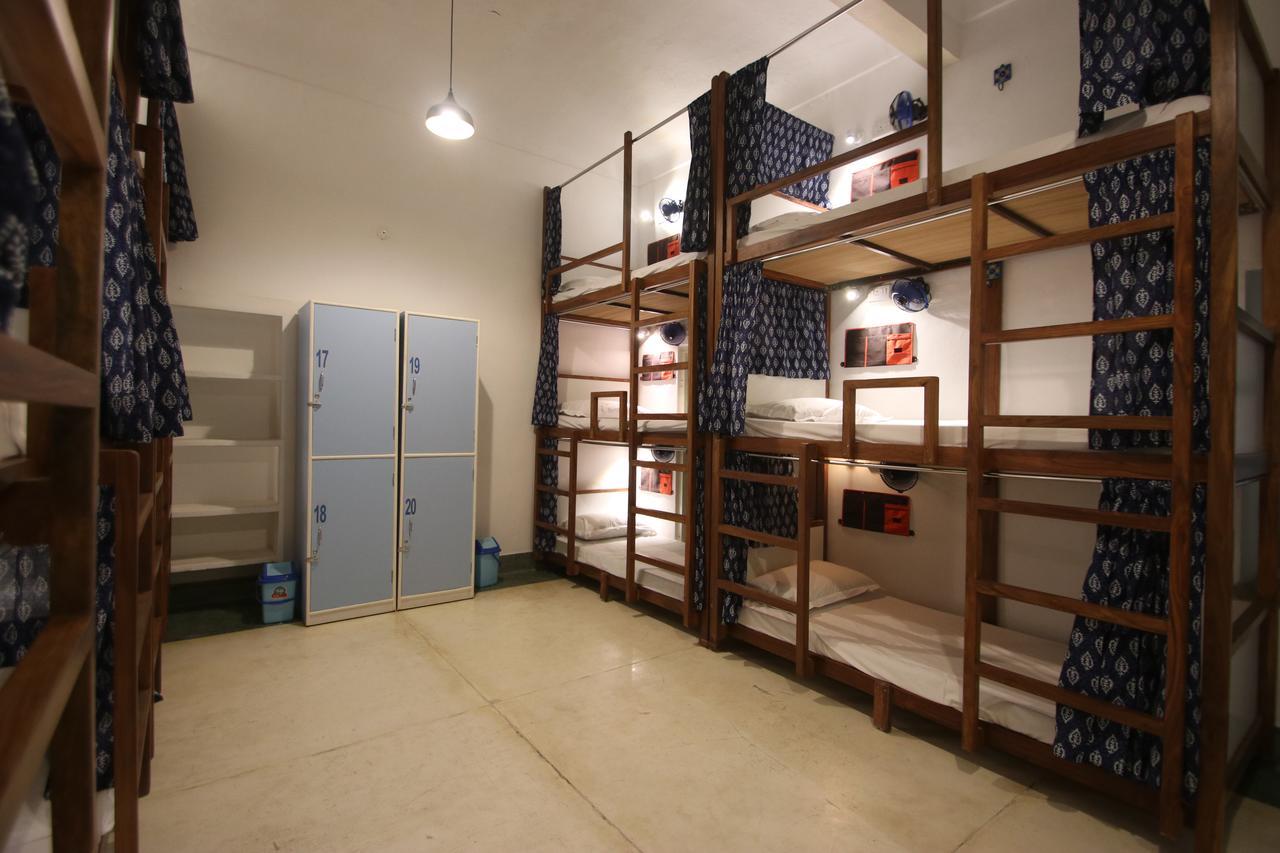 Jantar Hostel *