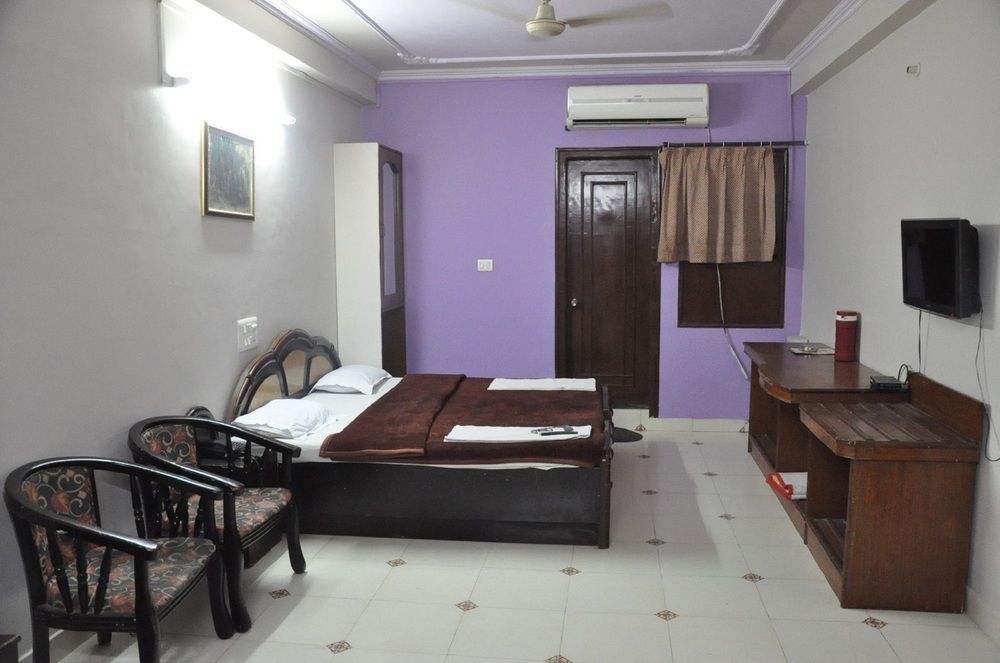Hotel Classic Near Train Station 3*