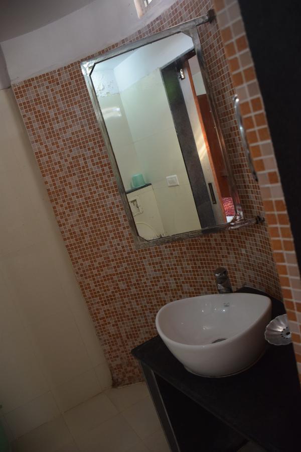 Capital O 84122 Trilok Palace Hotel *