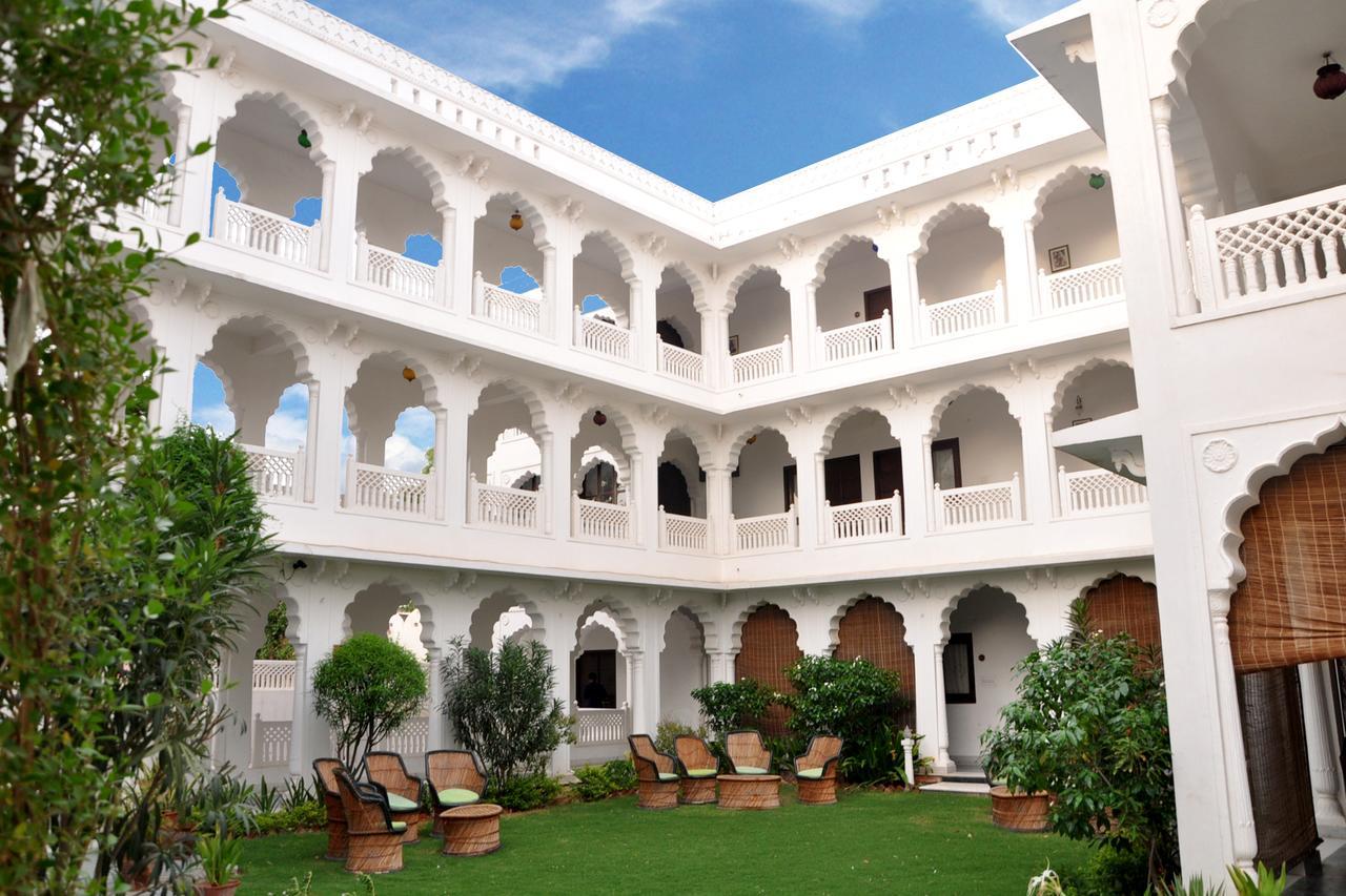 Hotel Sirsi Haveli 3*