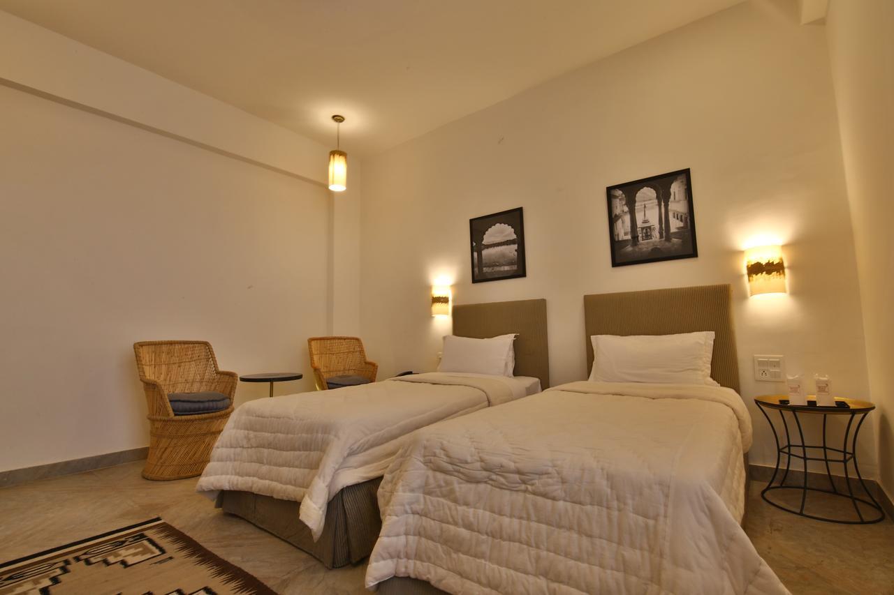 Hotel 243