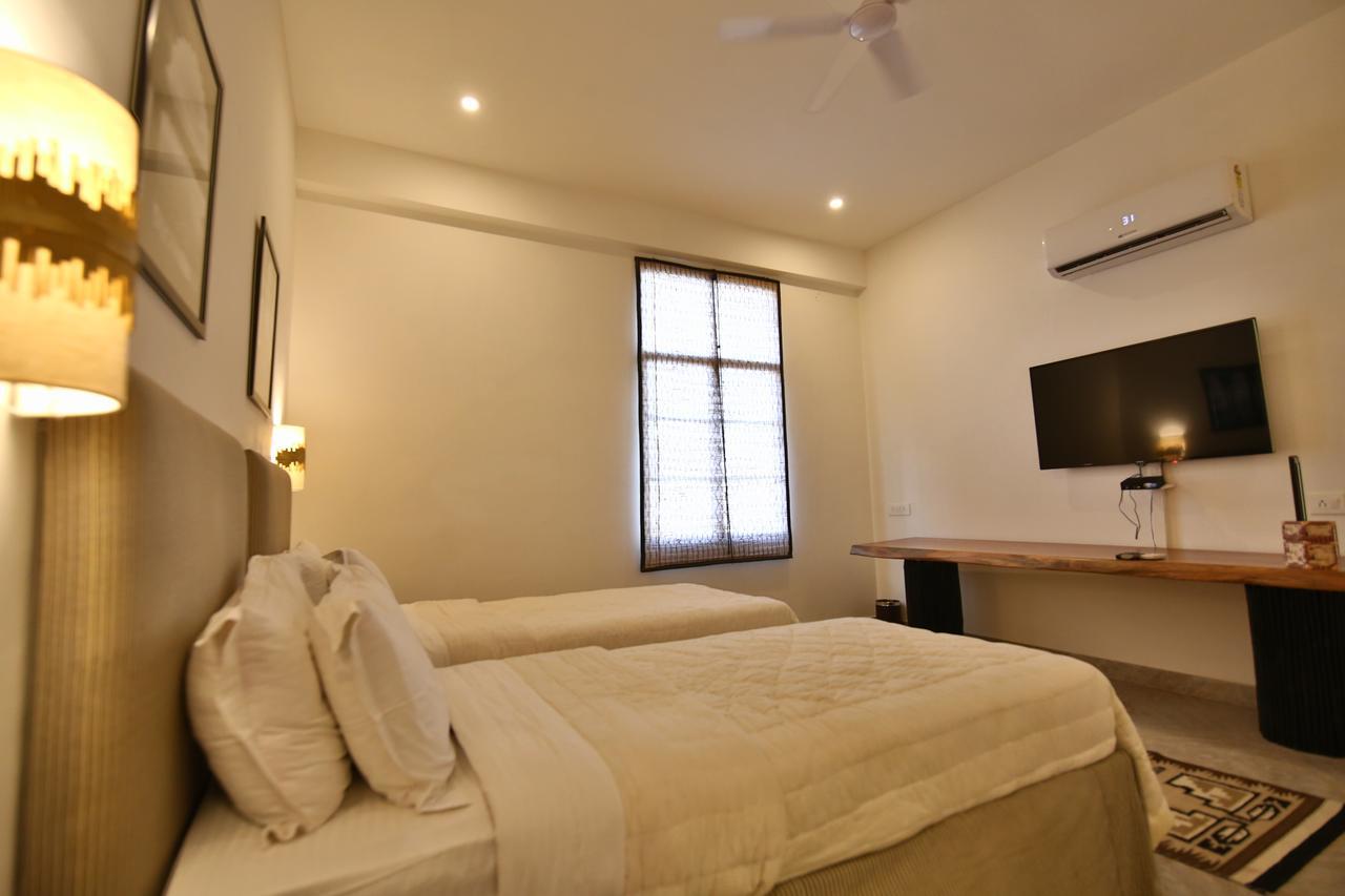 243 Hotel 3*