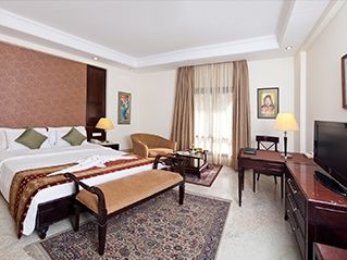 V Sarovar Portico Mi Road 4*