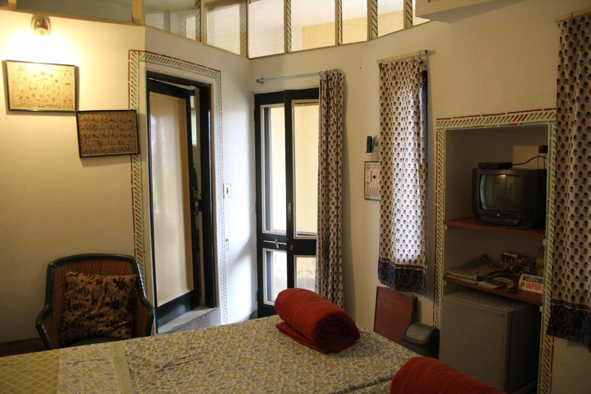 Jaipur Inn Hotel 3*