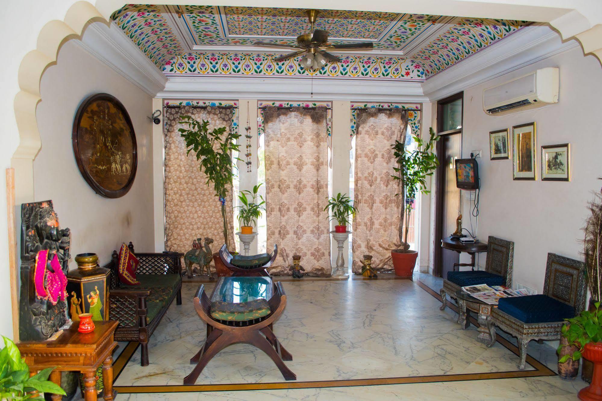 Maya Niwas Bed & Breakfast 2*