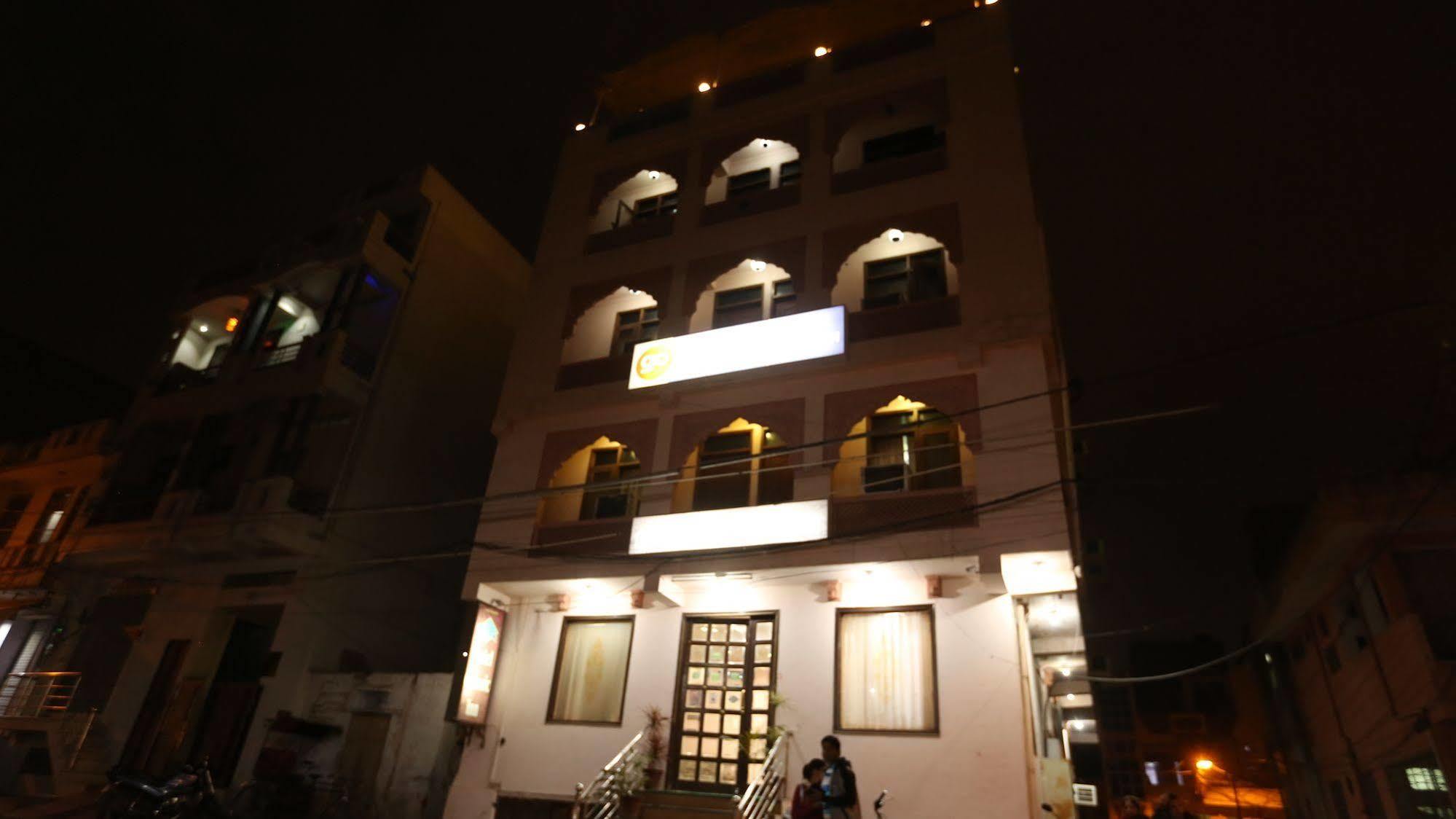 Classic Near Train Station Hotel