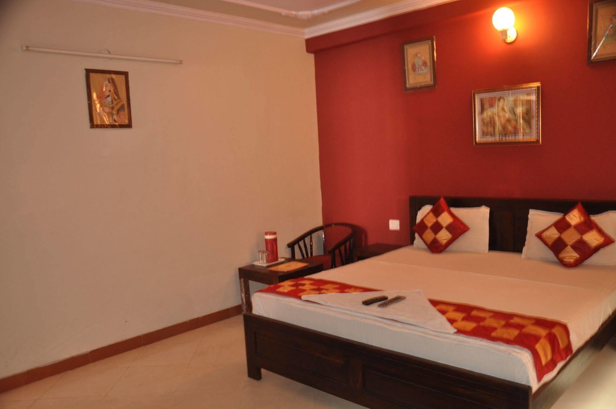 Hotel Classic Near Train Station