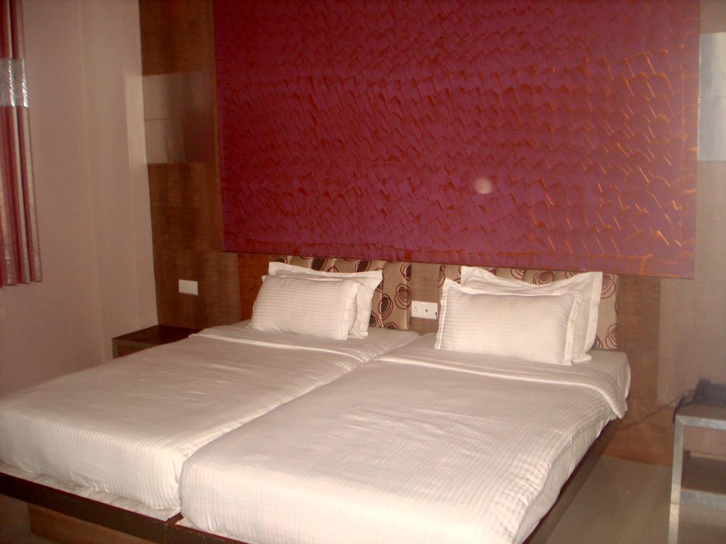 Shivam Paradise 3*