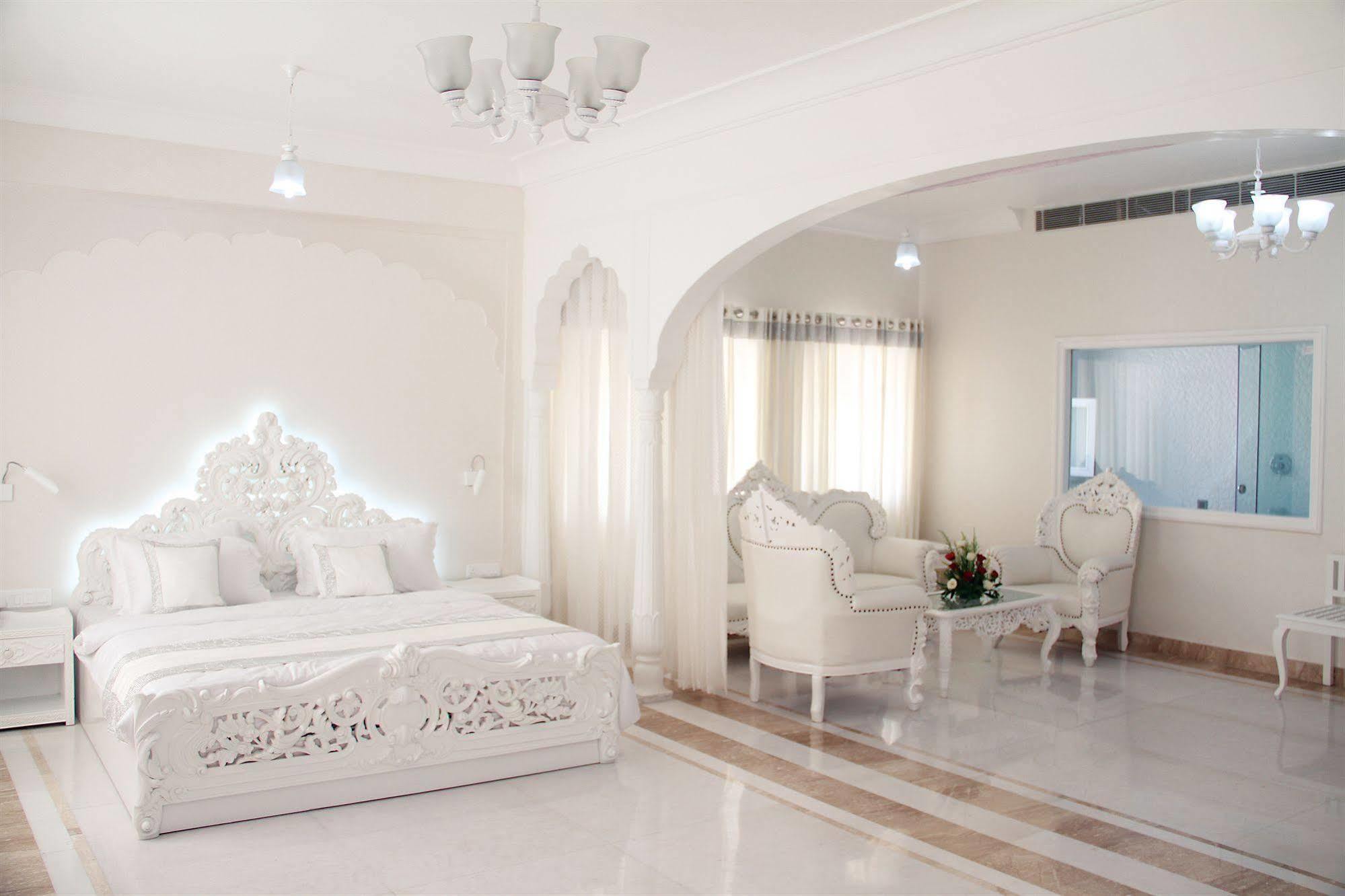 Hotel Welcomheritage Traditional Haveli 4*