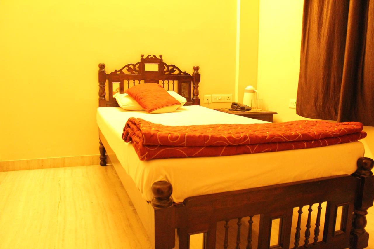 Chit Hotel 2*