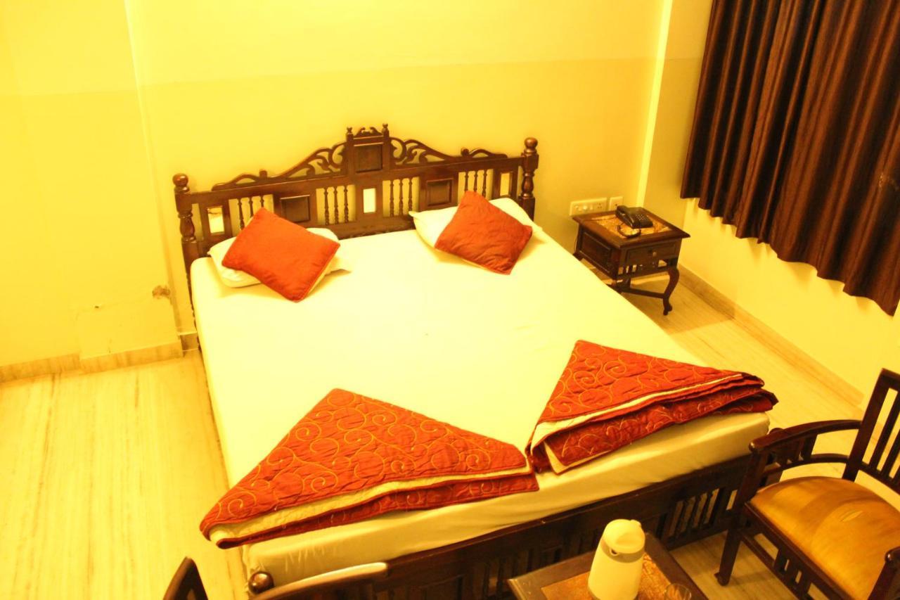 Hotel Chit