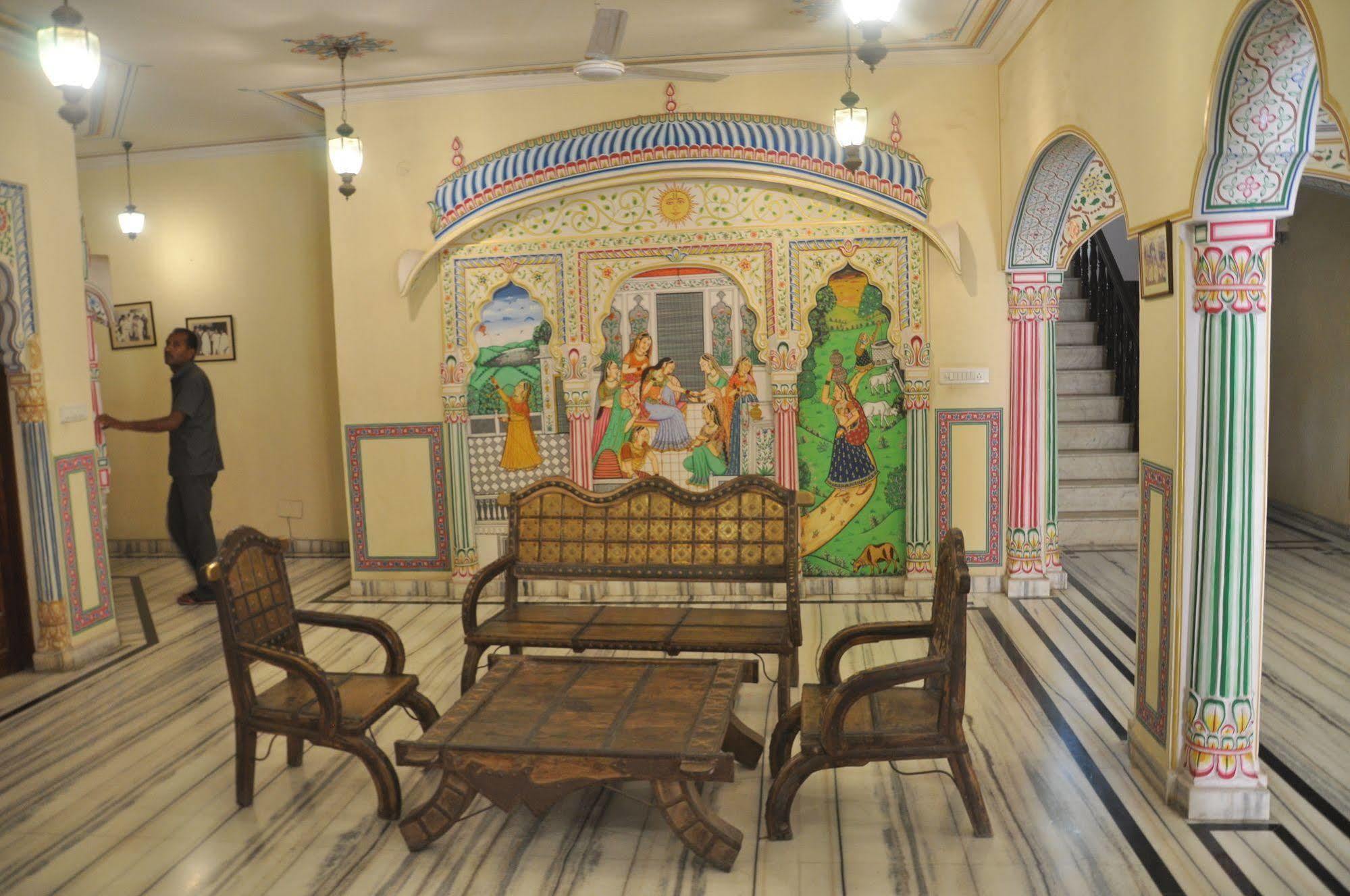 Sajjan Niwas Hotel 3*