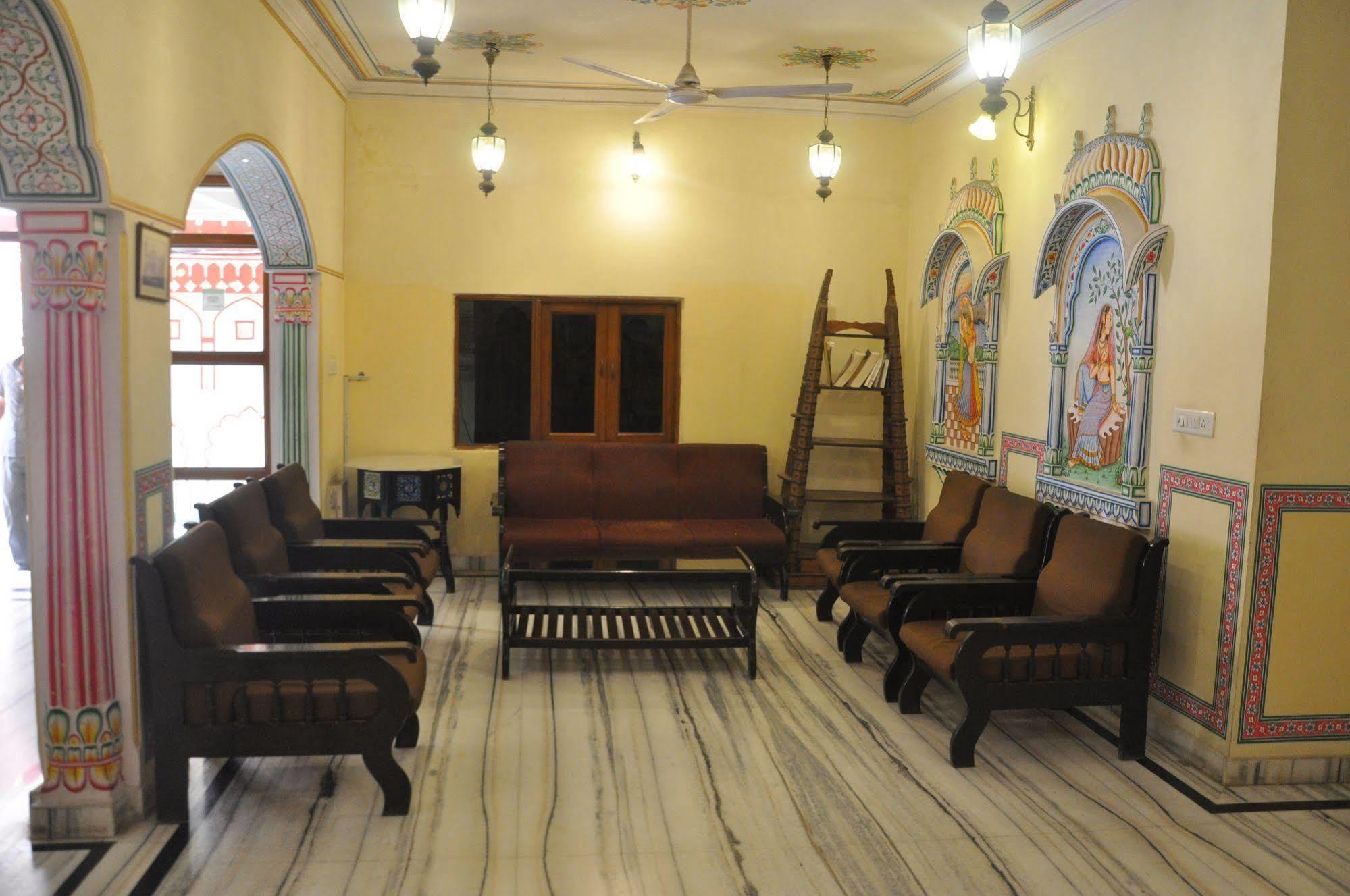Sajjan Niwas Hotel 3*