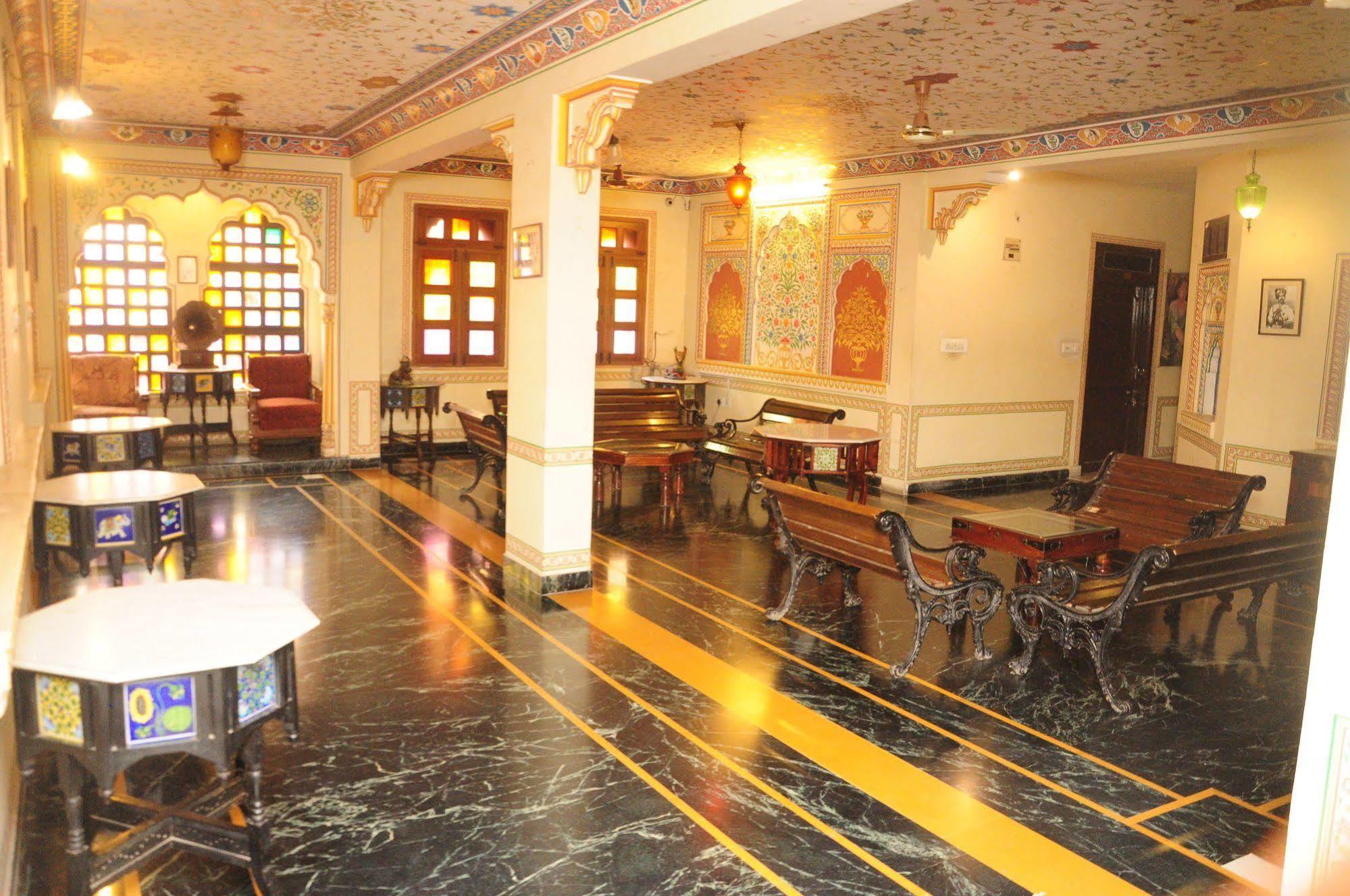 Sajjan Niwas Hotel 3*