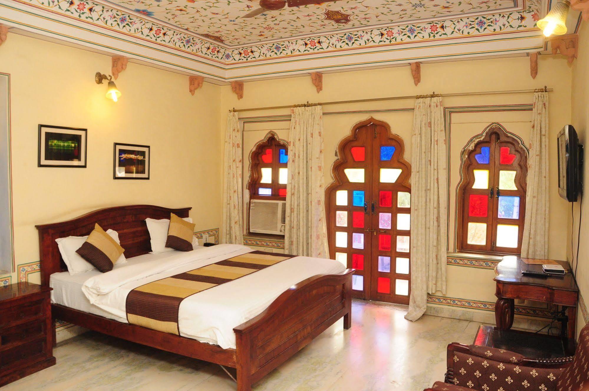 Sajjan Niwas Hotel 3*