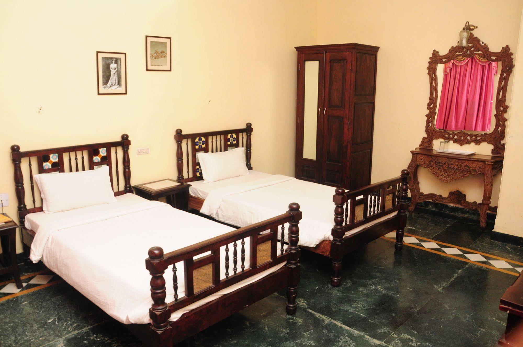 Sajjan Niwas Hotel 3*