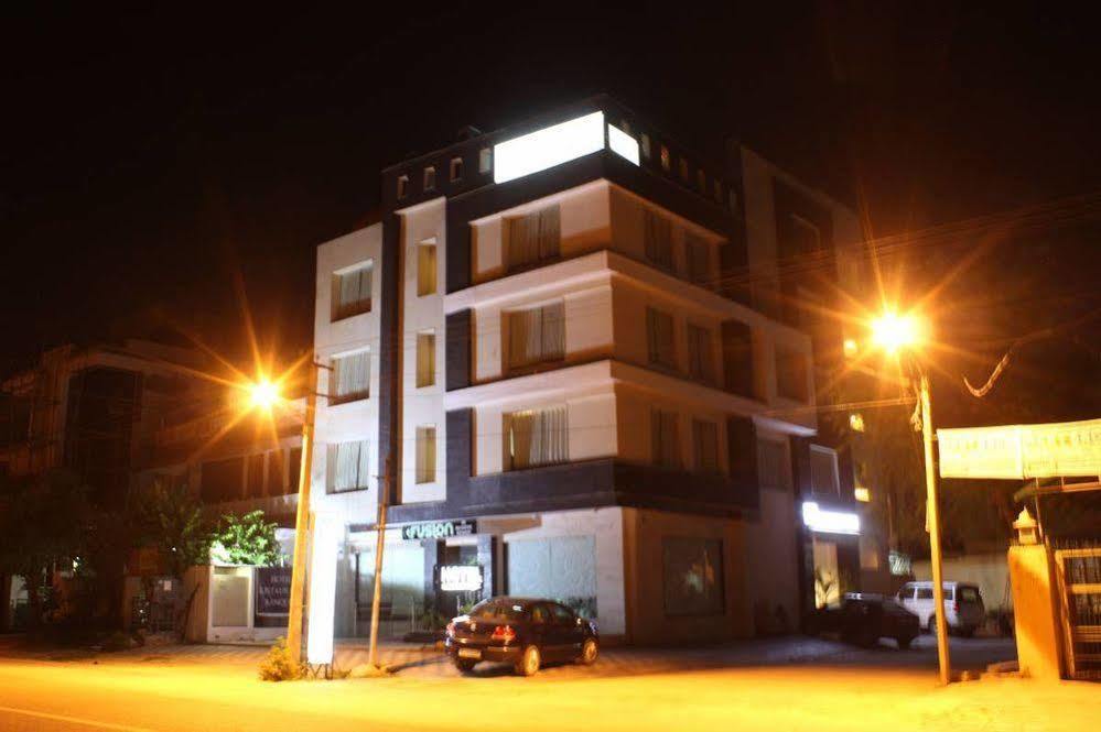 Hotel Fabhotel Radiant Star Lalkothi