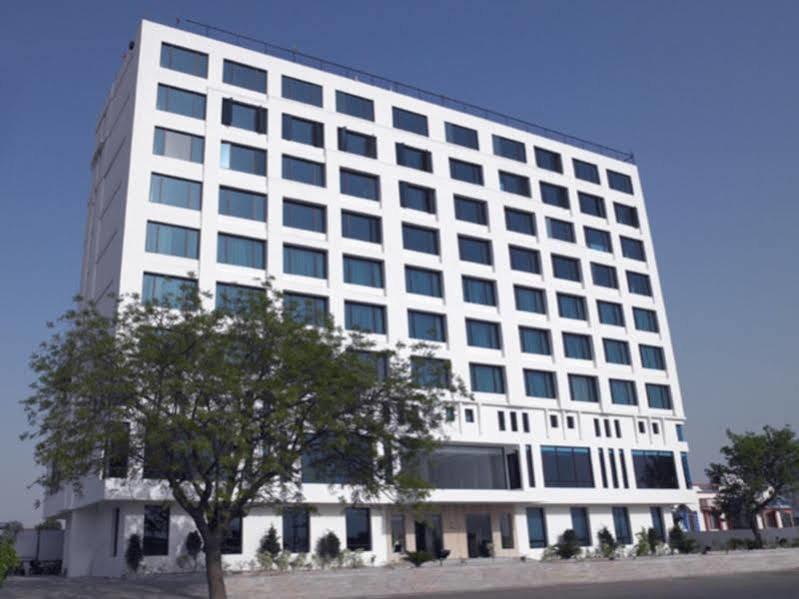 Hotel Ramada By Wyndham North Jaipur