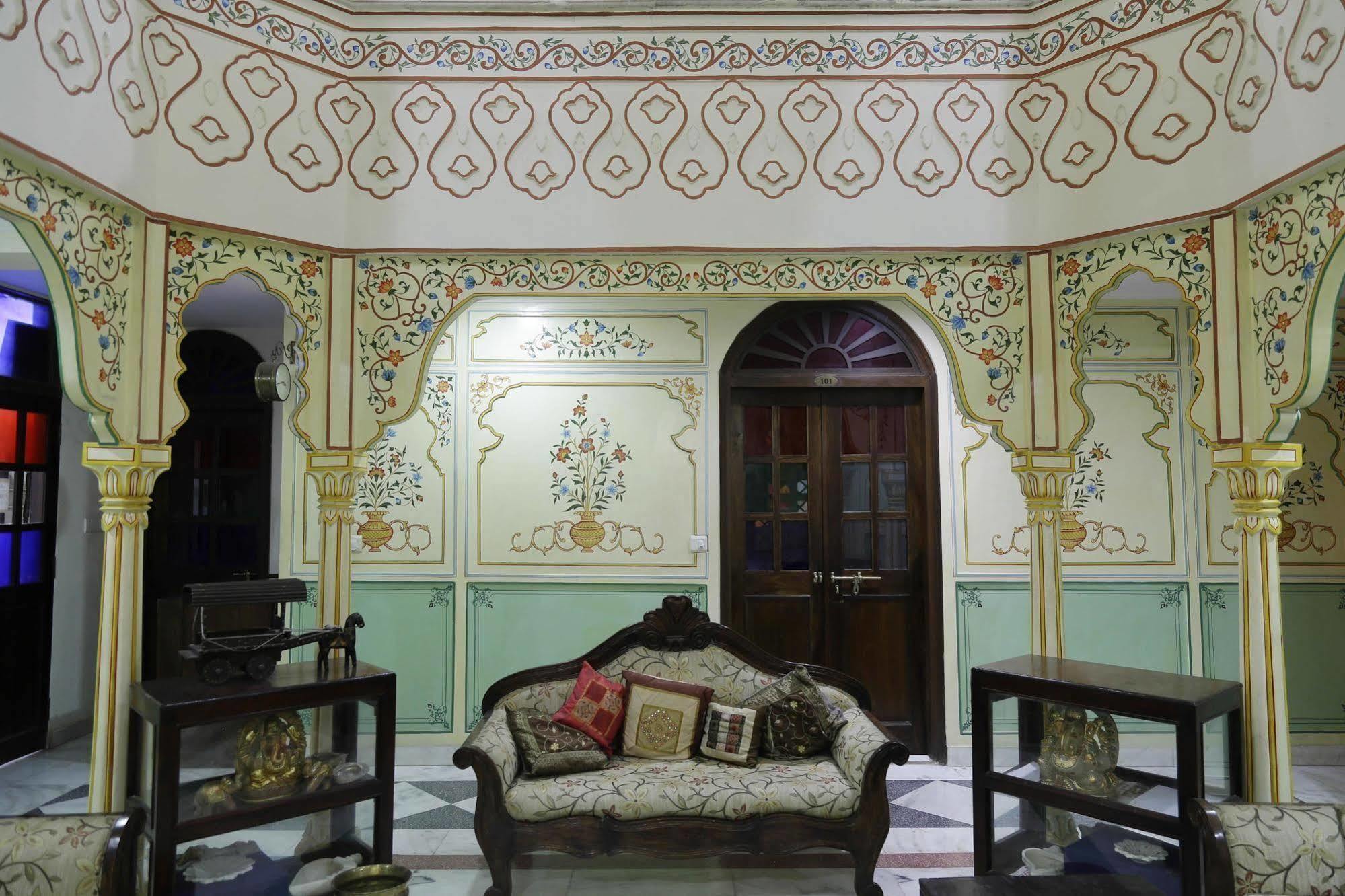 Oyo Heritage Hawa Sadak Hotel 3*