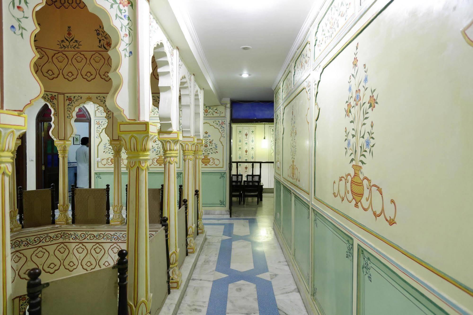 Hotel Oyo Heritage Hawa Sadak 3*