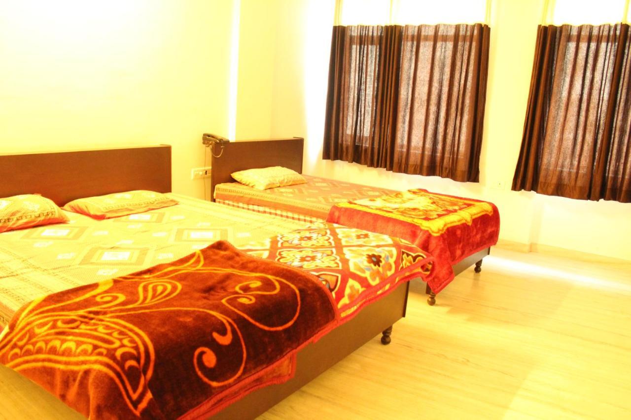 Chit Hotel 2*