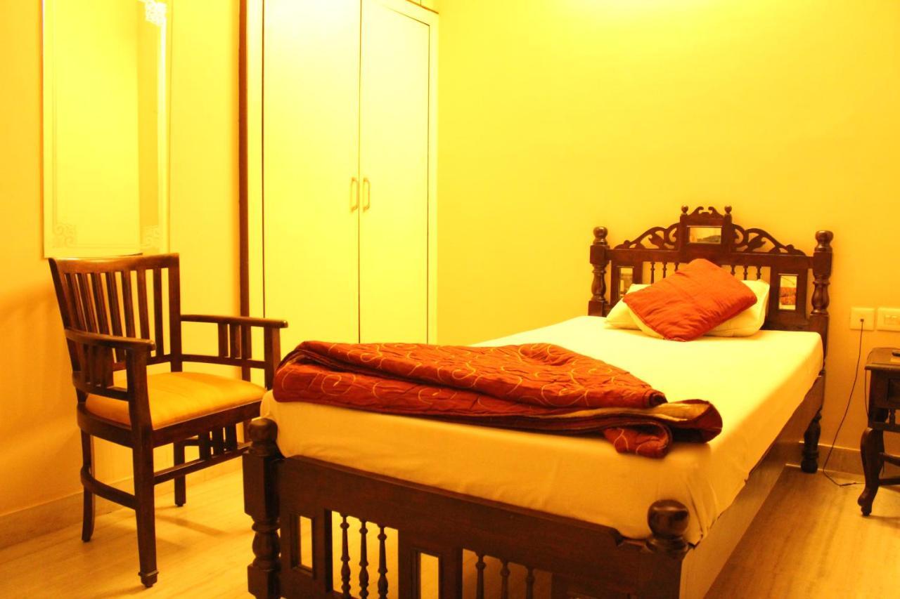 Chit Hotel 2*