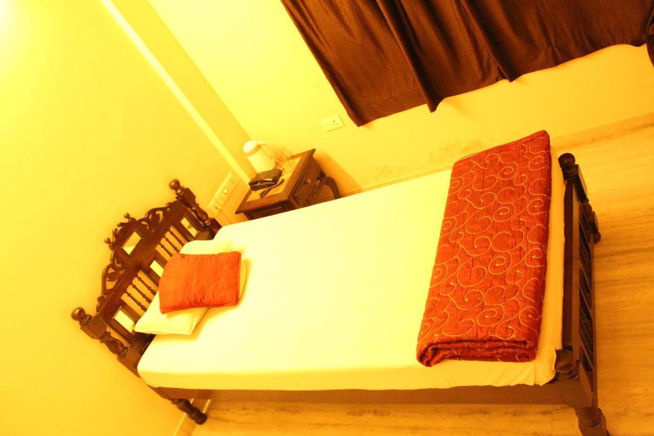 Chit Hotel