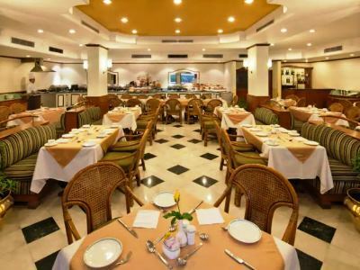 V Sarovar Portico Mi Road Hotel 4*