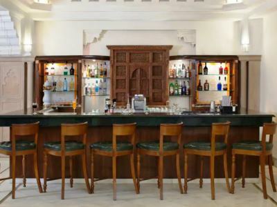 V Sarovar Portico Mi Road Hotel