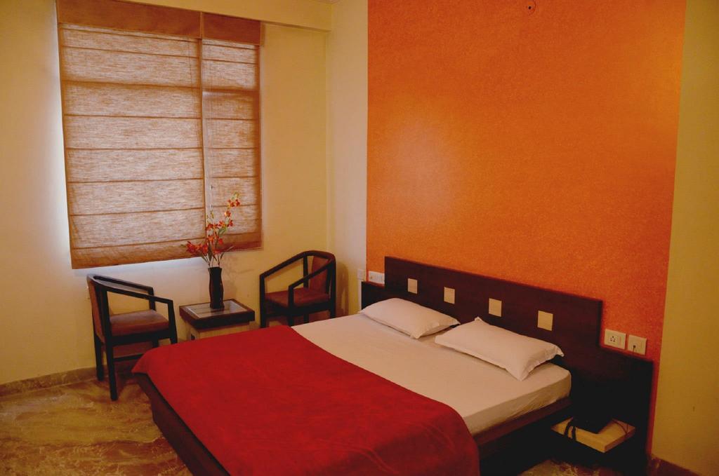 Shivam Paradise 3*