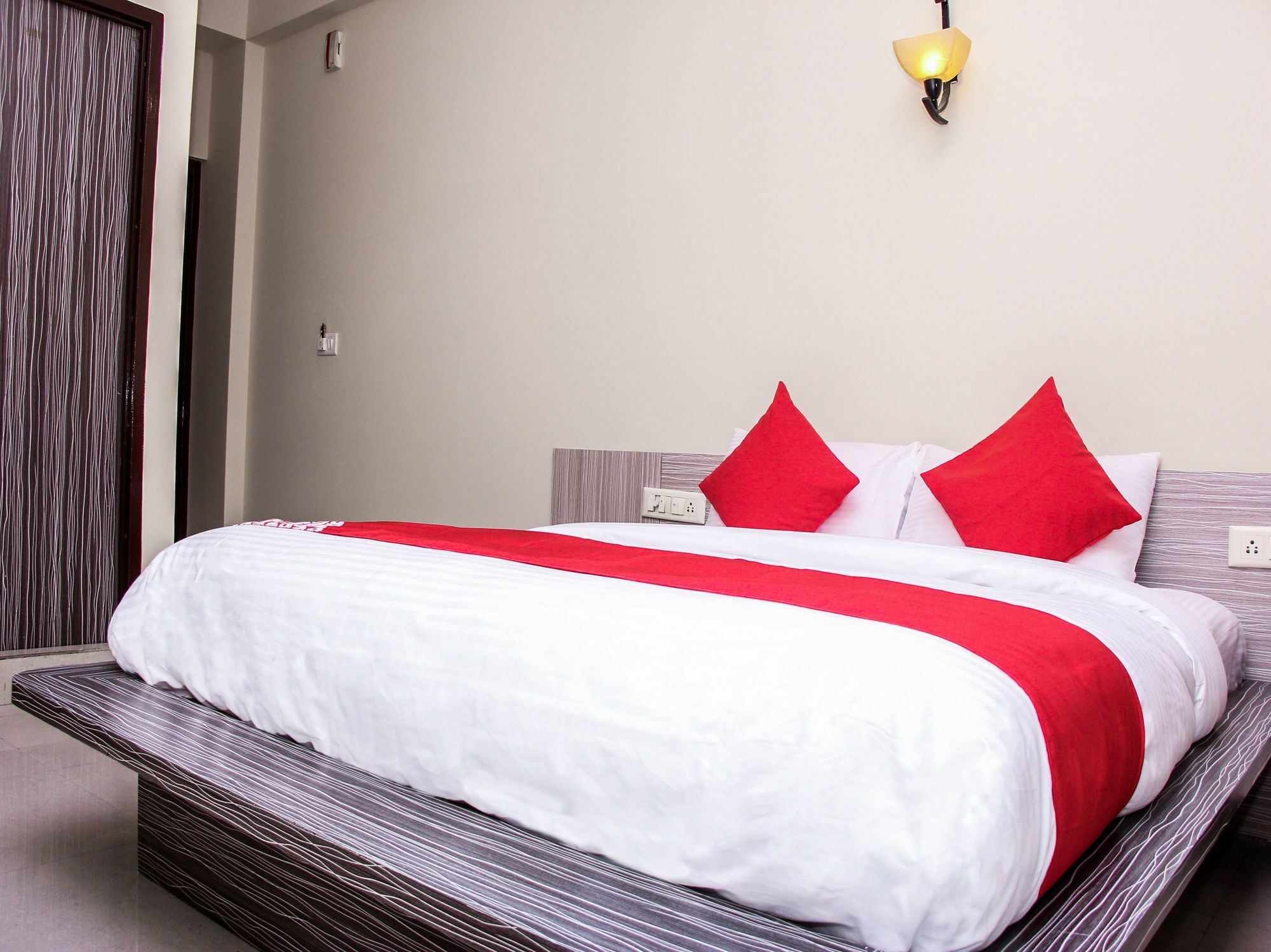 Oyo 14864 Satyam Hotel Jaipur