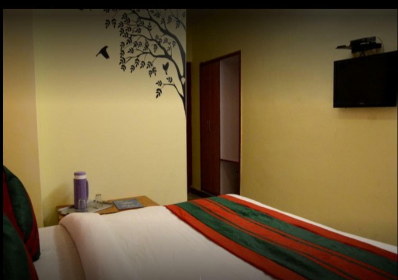 Archana Hotel *