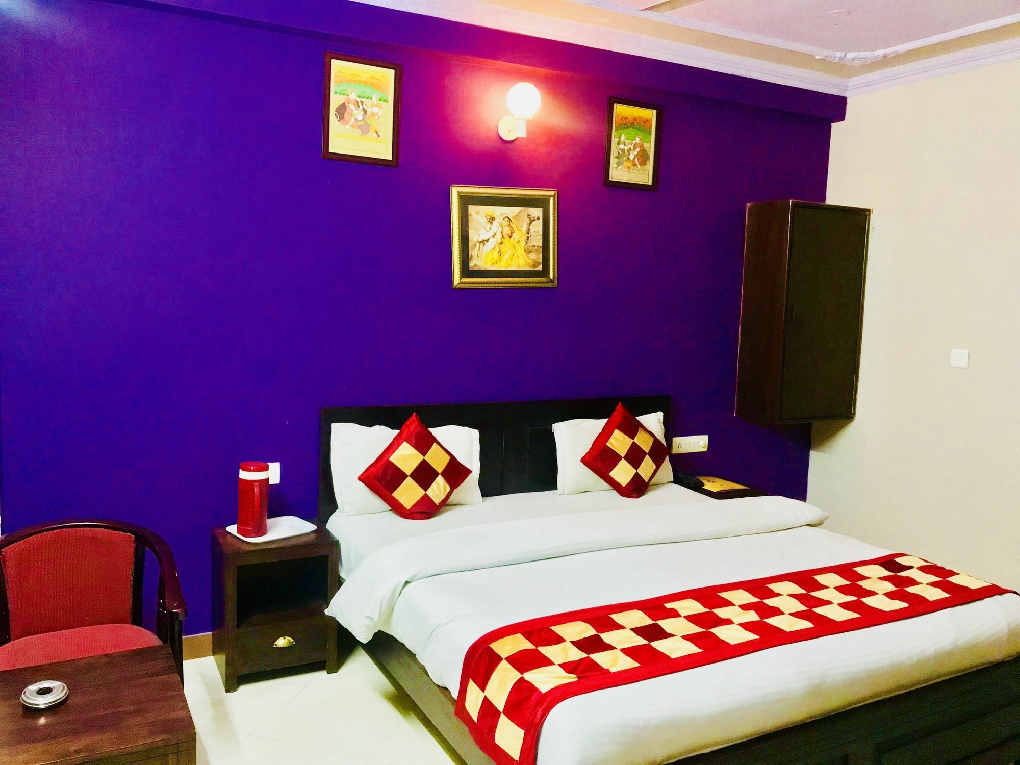 Hotel Classic Near Train Station