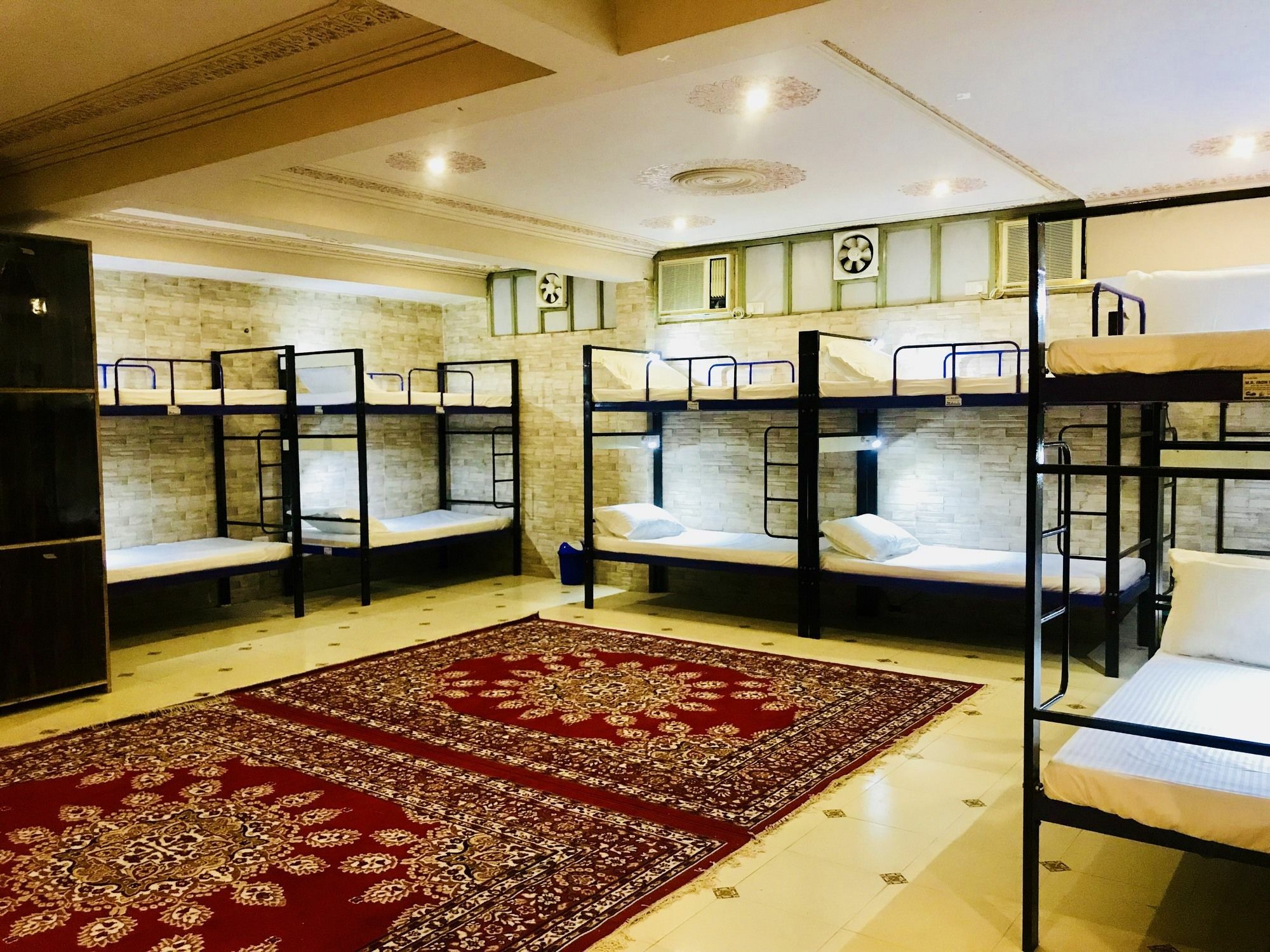 Classic Near Train Station Hotel 3*