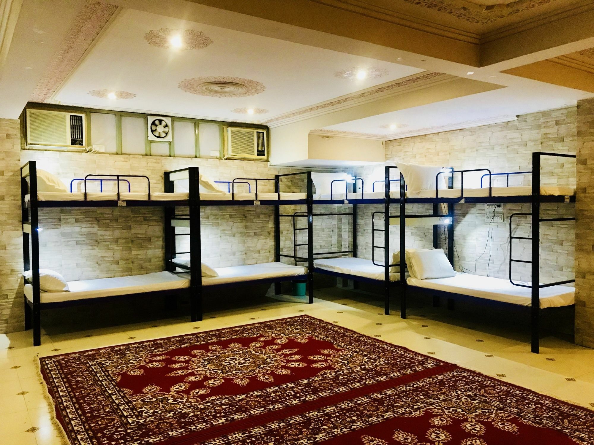 Classic Near Train Station Hotel 3*
