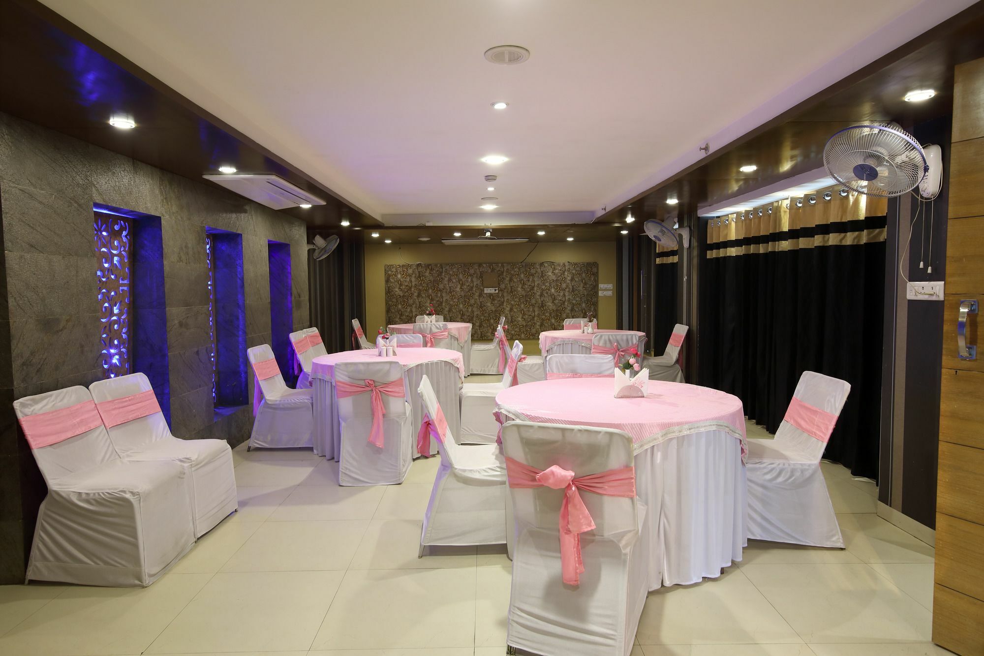 Fabhotel Radiant Star Lalkothi Hotel 3*