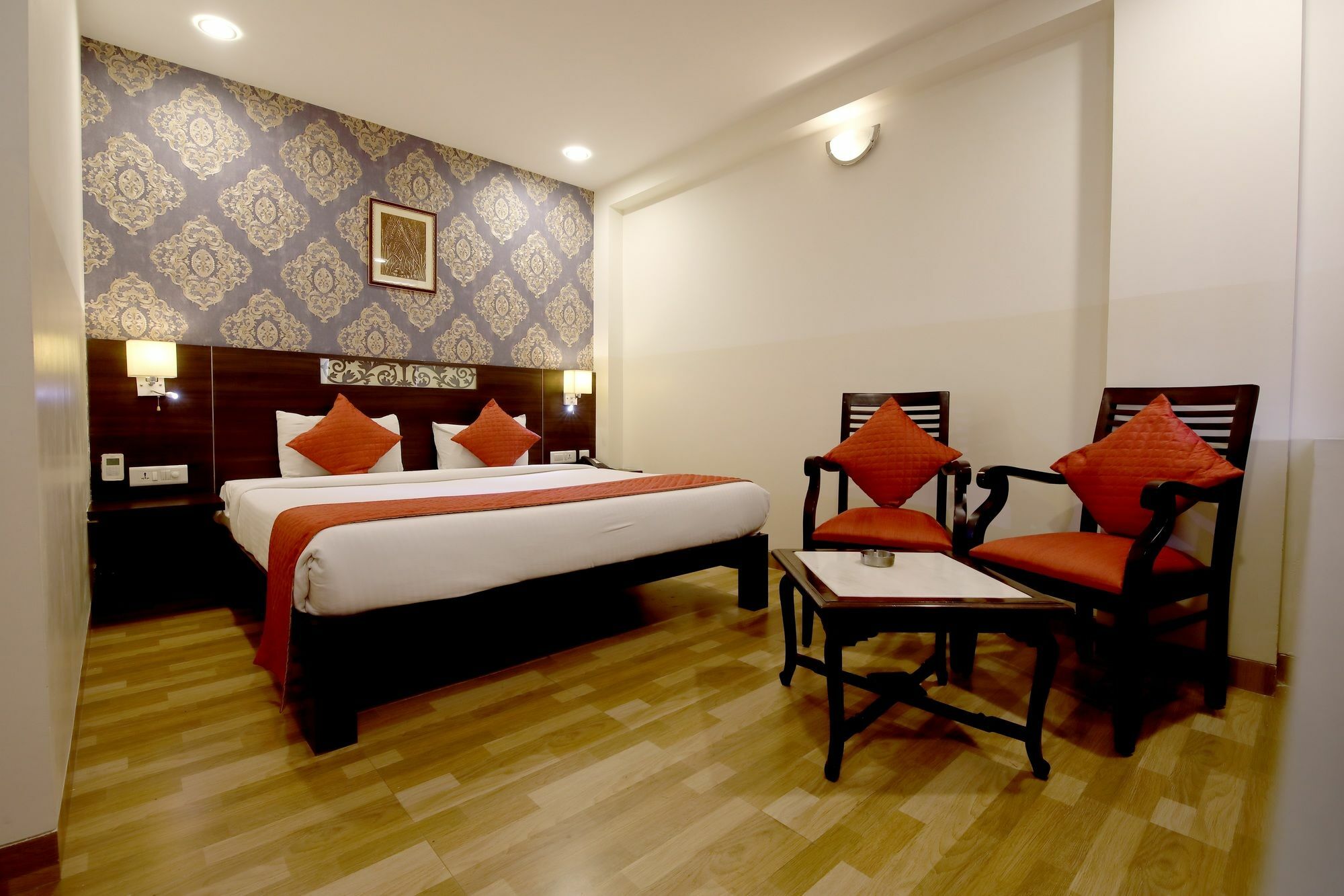Hotel Fabhotel Radiant Star Lalkothi