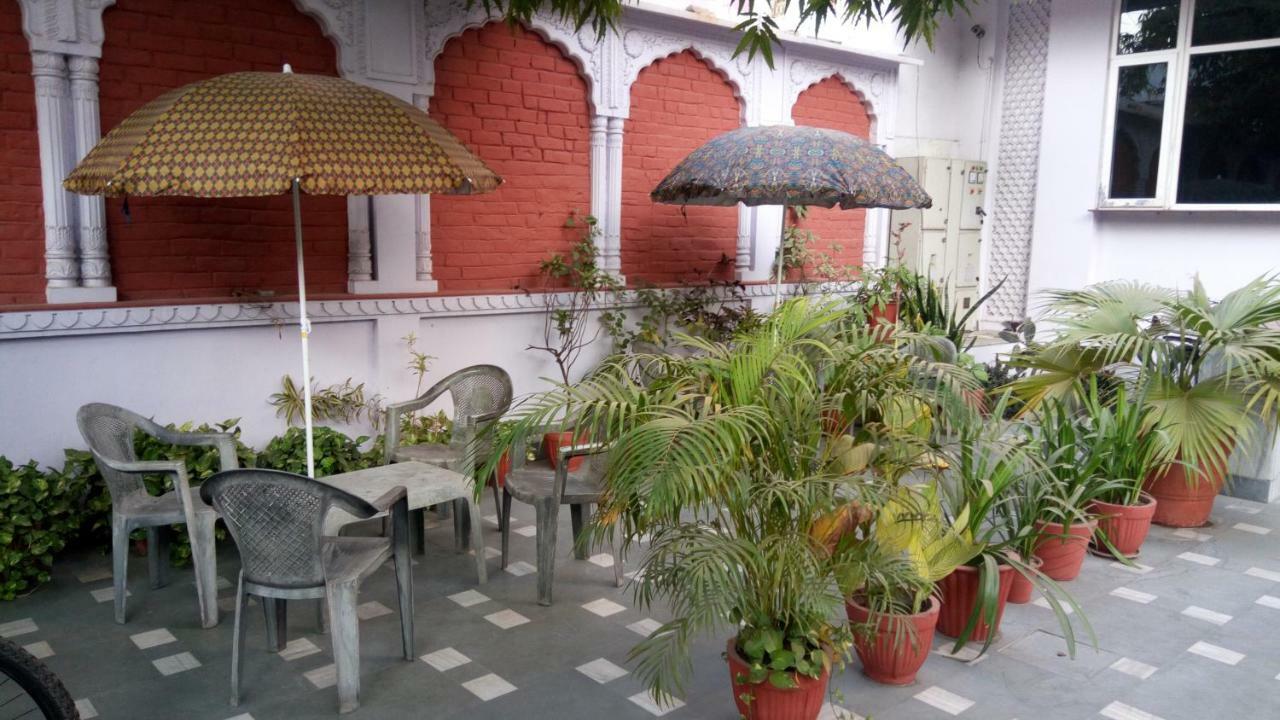 Chit Hotel 2*