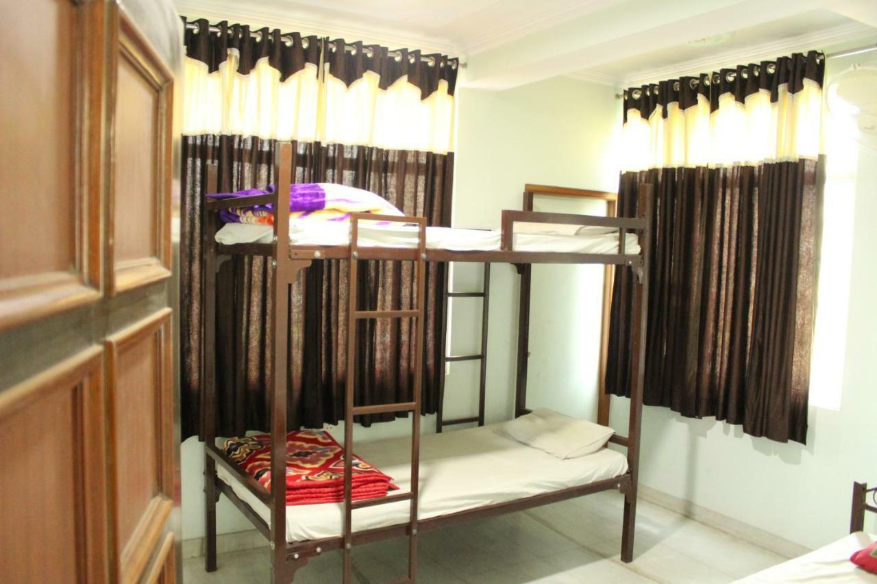 Chit Hotel