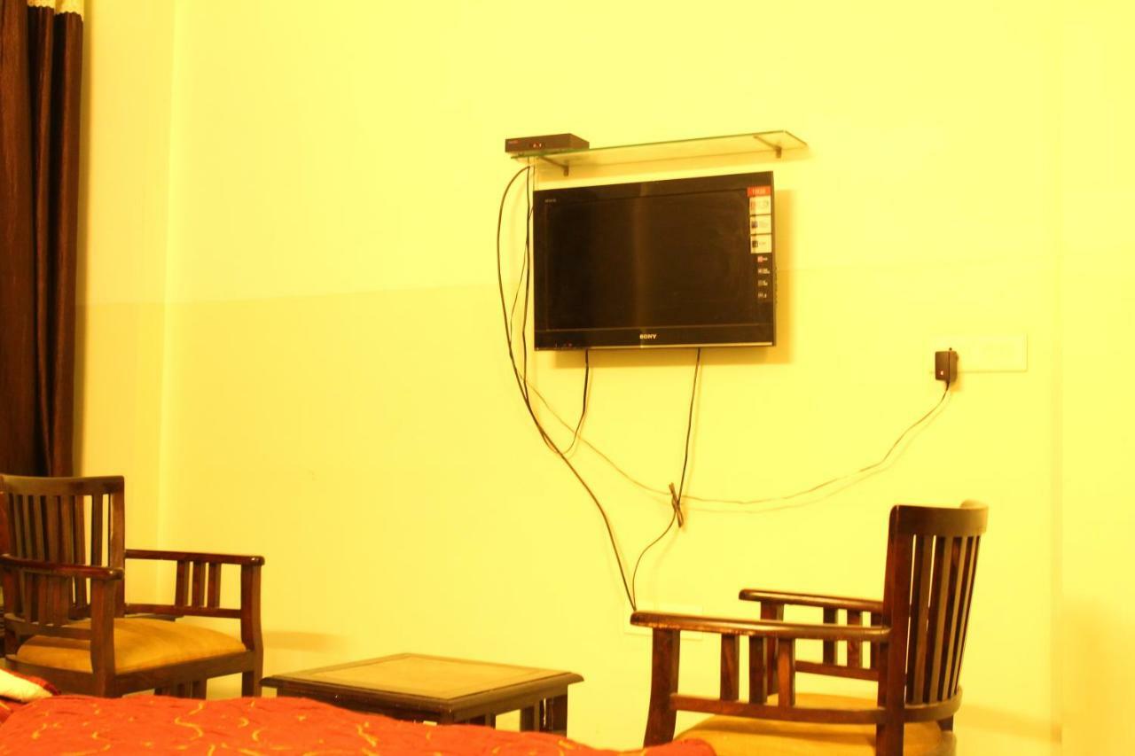 Hotel Chit 2*