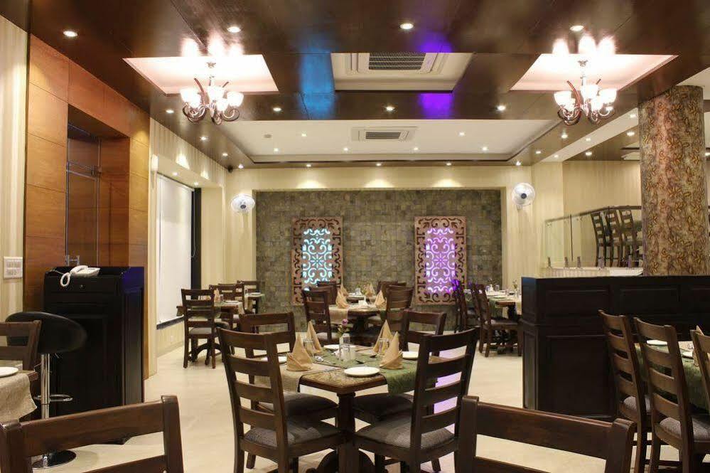 Fabhotel Radiant Star Lalkothi Hotel
