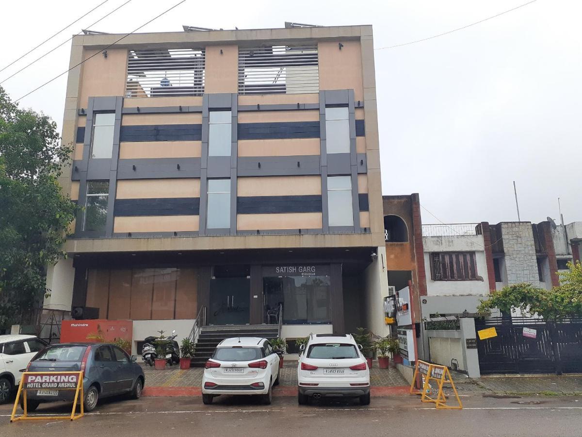 Hotel Grand Anshul 3*