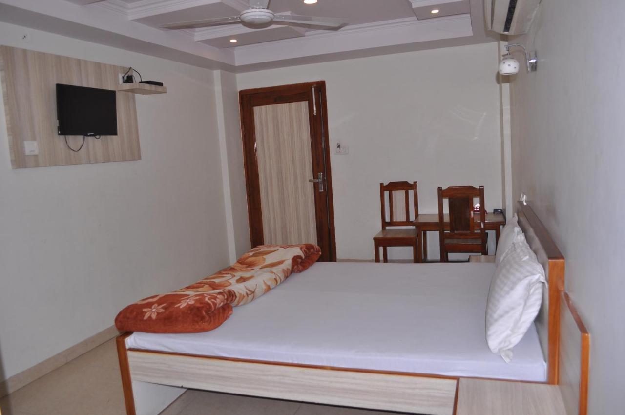 Simla Hotel 3*