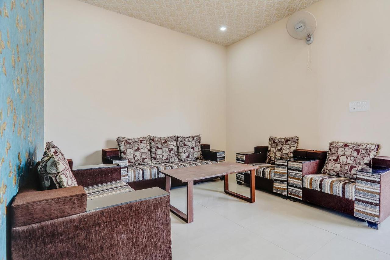 Hotel Oyo 47287 Eden Garden 3*