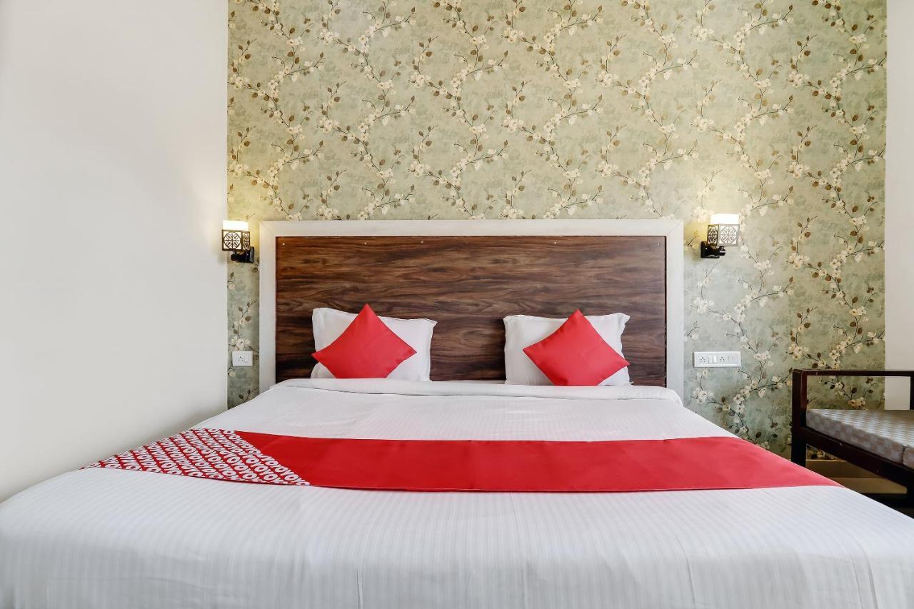 Hotel Oyo 47287 Eden Garden 3*