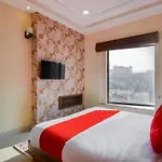 Oyo 69690 Hotel Green Wood