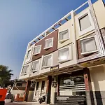 Oyo 69690 Hotel Green Wood