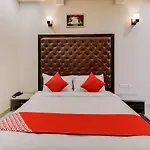 Oyo 69690 Hotel Green Wood