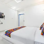 Fabhotel Istana Inn