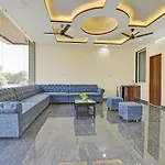 Super Oyo Collection O Hotel Legend
